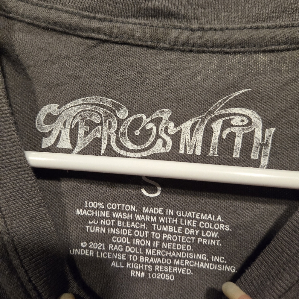 EUC Women's Dark Gray Aerosmith Graphic Print Tee Size Small - Picture 5 of 7